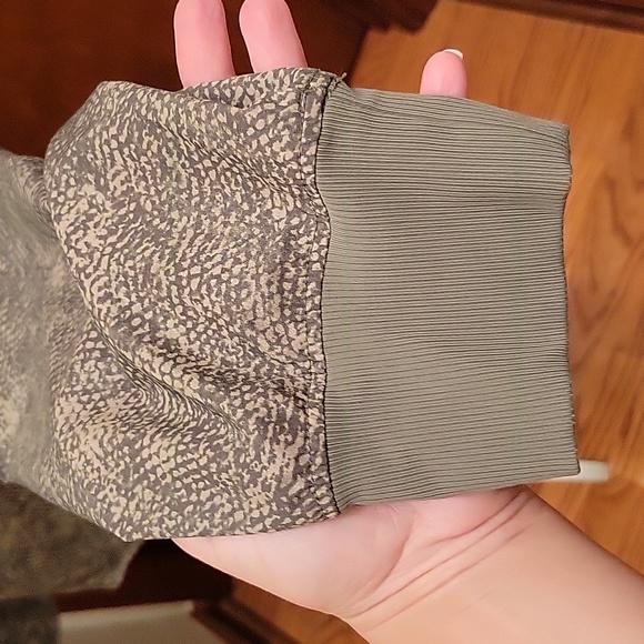 ATHLETA | Green Viper Print Athletic Long Sleeve Top Comfy Soft - size 2X - Picture 6 of 12